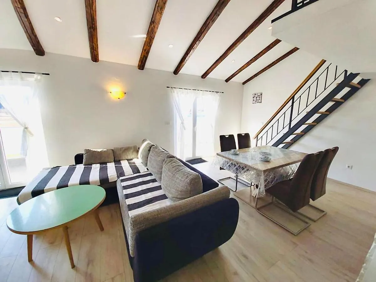 Apartments Viskic Supetarska Draga 0*,  Croatia