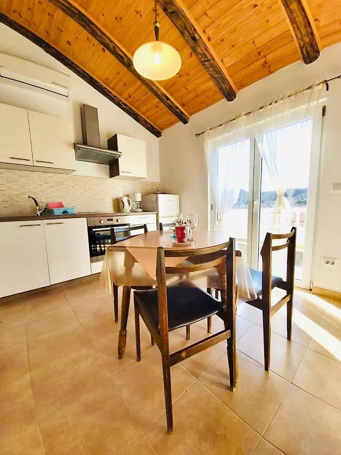 Apartments Viskic Supetarska Draga Croatia
