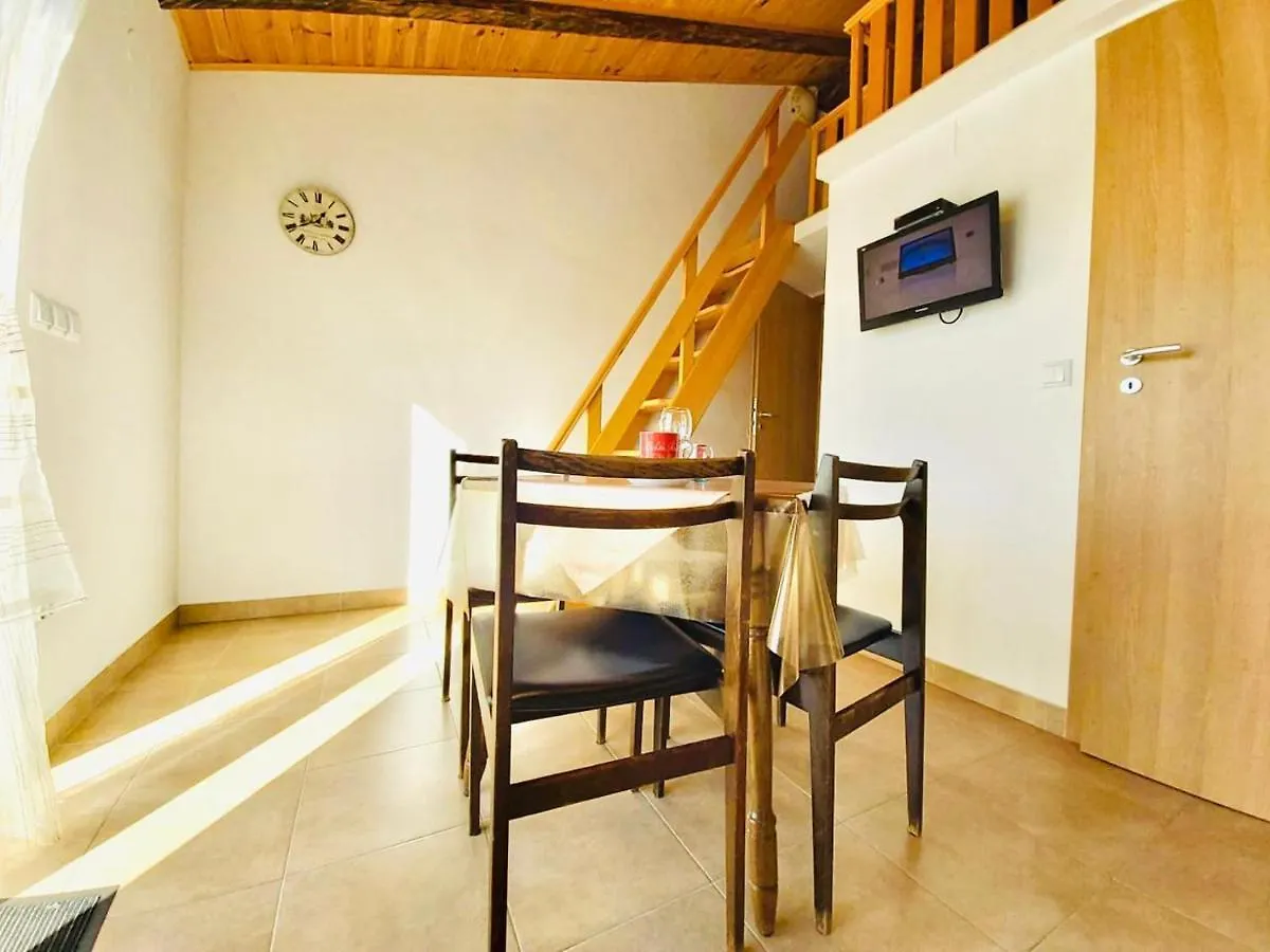 Apartments Viskic Supetarska Draga 0*,  Croatia